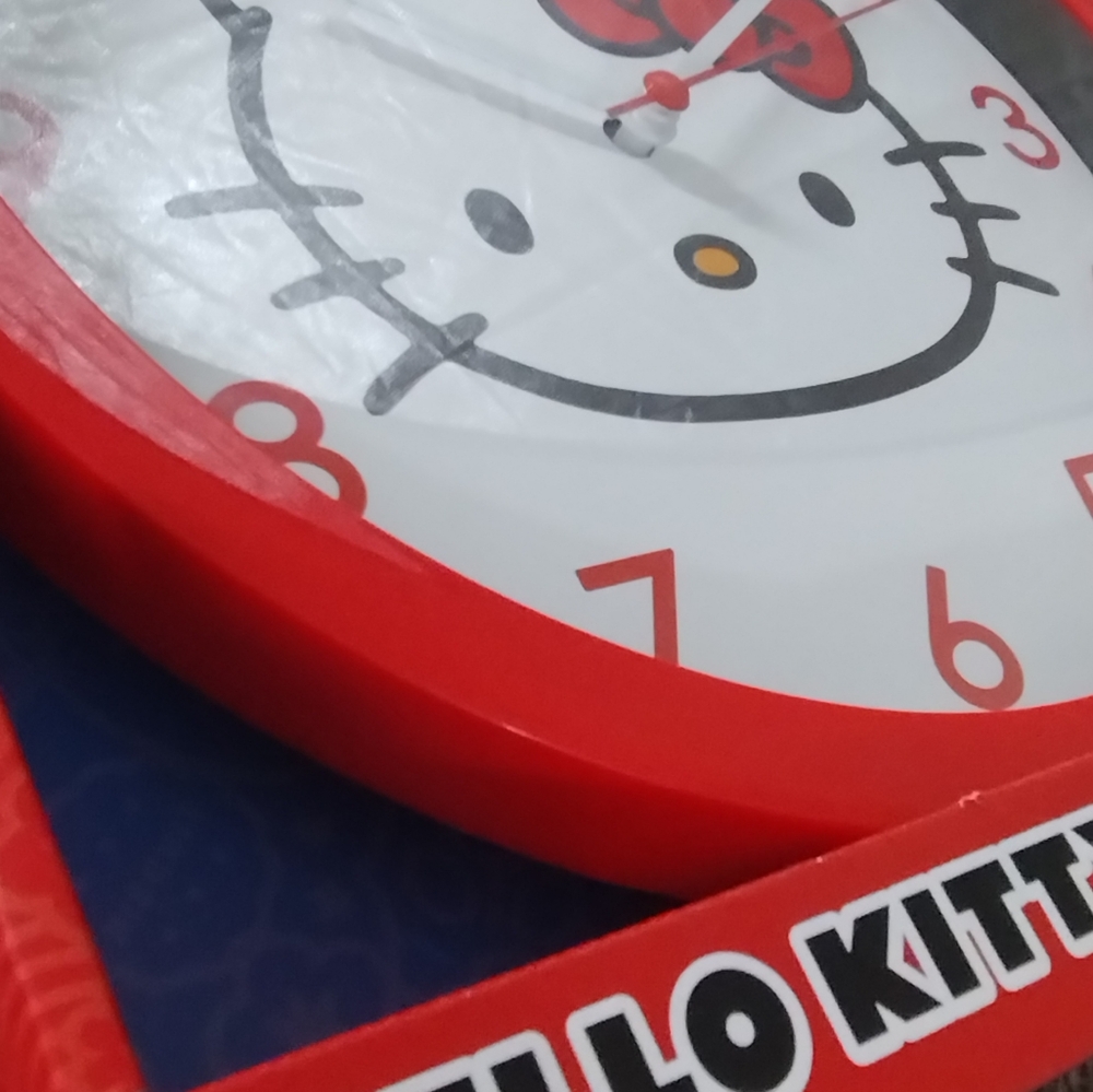 Hello Kitty Wall Clock - Picture 3 of 6